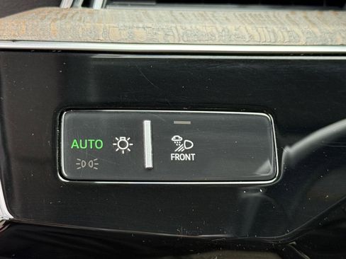 Used 2021 Audi e-tron Prestige w/ Prestige Package AWD/4WD image 21