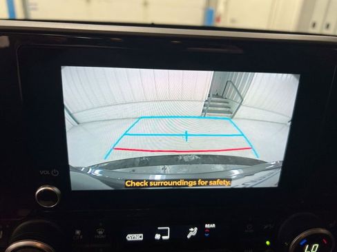 Used 2024 Toyota Highlander XLE image 16