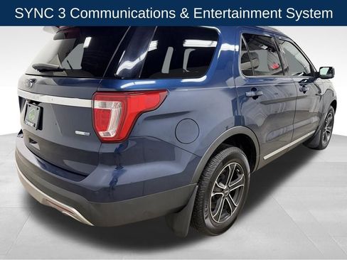 Used 2017 Ford Explorer XLT w/ Equipment Group 202A AWD/4WD image 8