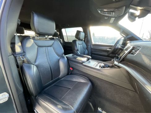 Used 2023 Jeep Wagoneer Series III w/ Preferred Equipment Group image 29