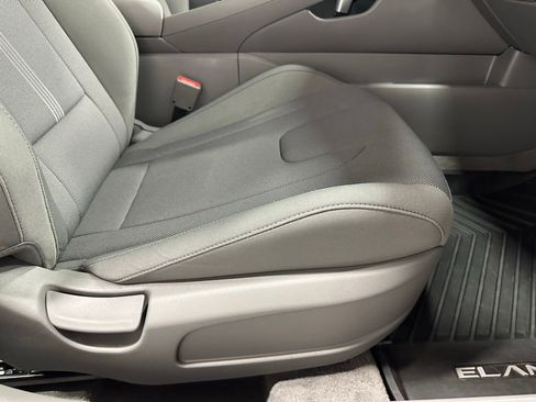 Used 2025 Hyundai Elantra SE FWD image 54