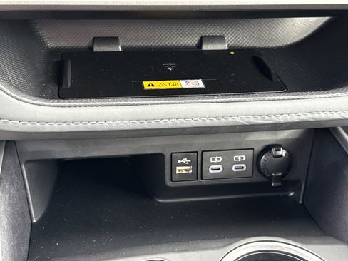 Used 2025 Toyota Highlander XLE image 30