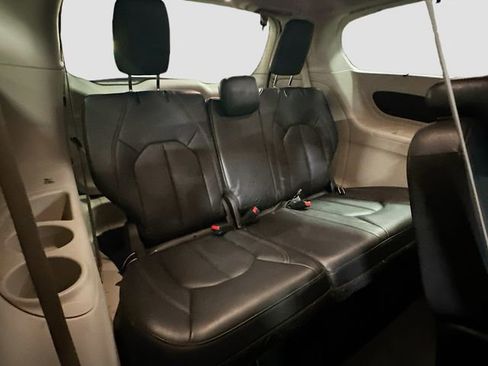 Used 2017 Chrysler Pacifica Touring-L w/ Tire & Wheel Group image 28