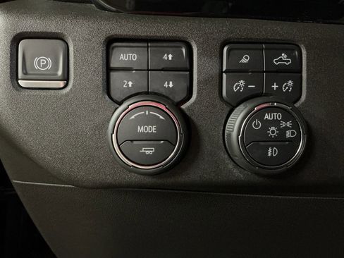 Used 2024 Chevrolet Silverado 2500 High Country w/ High Country Premium Package image 17