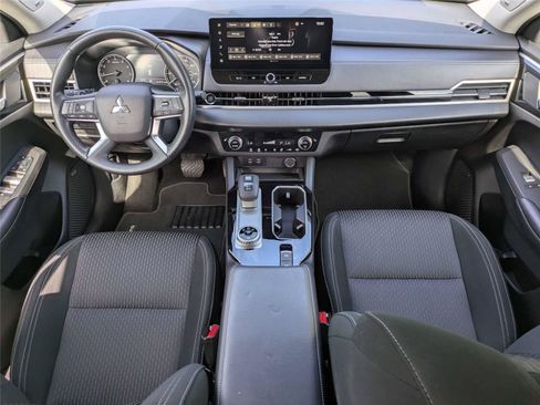 Used 2025 Mitsubishi Outlander ES AWD/4WD image 16