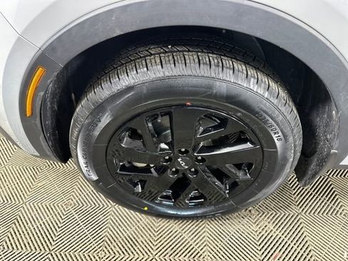 Used 2023 Kia Sorento S image 10