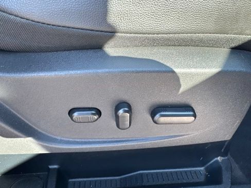 Used 2017 Ford Escape Titanium AWD/4WD image 38