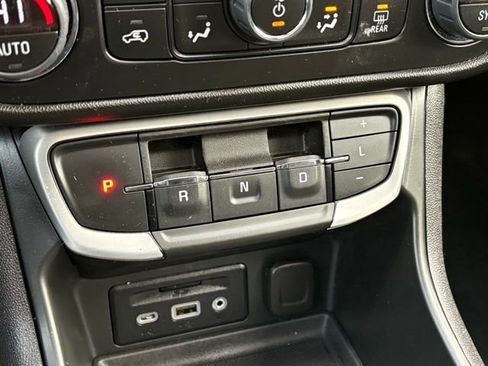 Used 2023 GMC Terrain SLE w/ Driver Convenience Package image 19