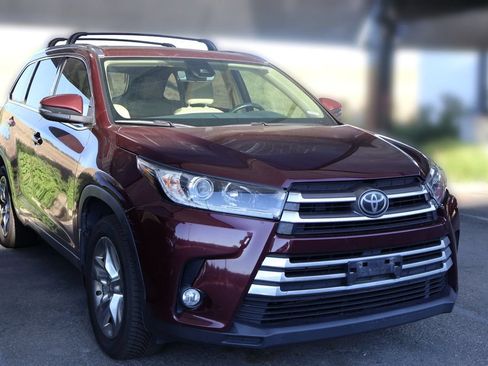 Used 2018 Toyota Highlander Limited AWD/4WD image 12
