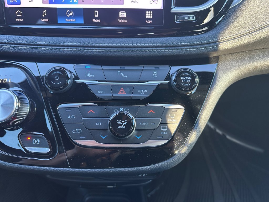 Used 2021 Chrysler Pacifica Touring w/ S Appearance Package FWD image 17