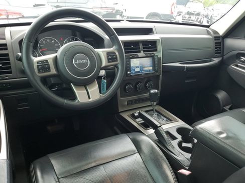 Used 2012 Jeep Liberty Limited Jet w/ Comfort/Convenience Group AWD/4WD image 9