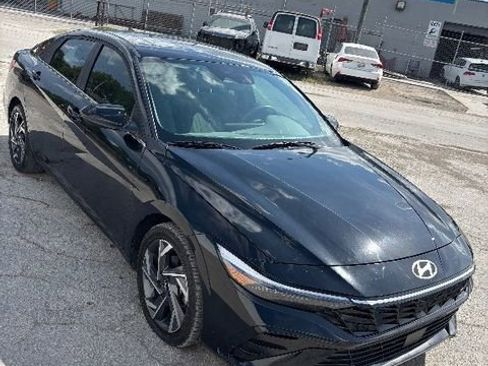 Used 2025 Hyundai Elantra SEL FWD image 2