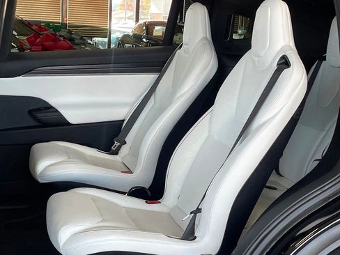 Used 2022 Tesla Model X Plaid image 17