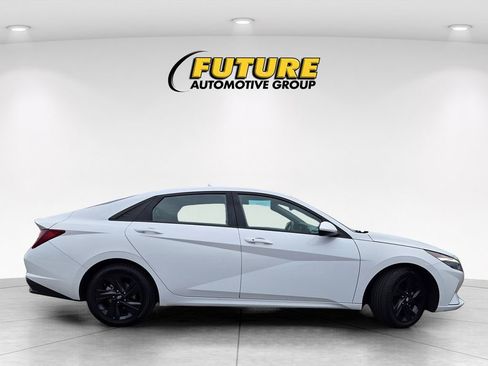 Used 2023 Hyundai Elantra SEL image 3