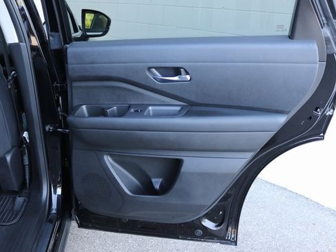 Used 2022 Nissan Pathfinder S image 32