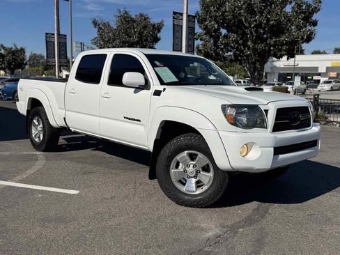 Used 2011 Toyota Tacoma PreRunner image 3