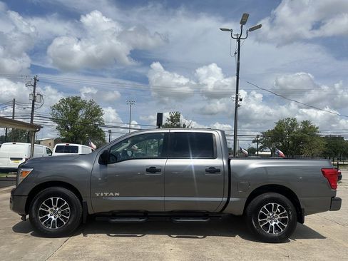 Used 2023 Nissan Titan SV w/ SV Convenience Package image 3