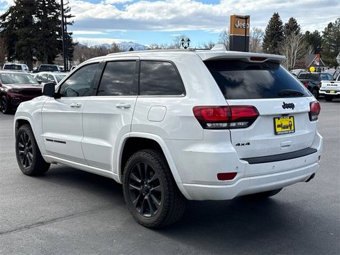 Used 2019 Jeep Grand Cherokee Altitude image 3