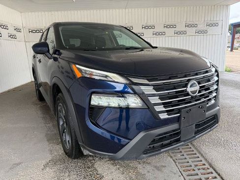 Used 2024 Nissan Rogue SV FWD image 1