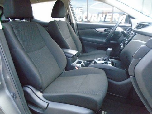 Used 2021 Nissan Rogue Sport S image 14