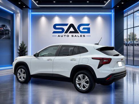 Used 2025 Chevrolet Trax LS FWD image 5