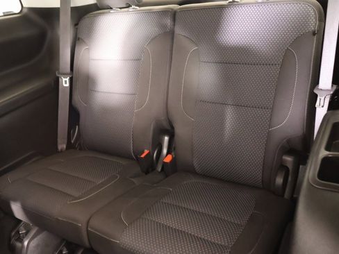 Used 2023 GMC Acadia SLE image 12