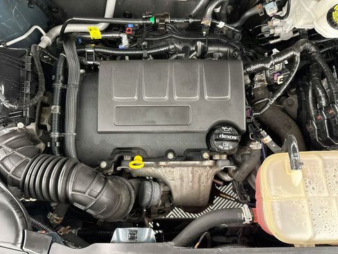 Used 2021 Chevrolet Trax LS FWD image 35