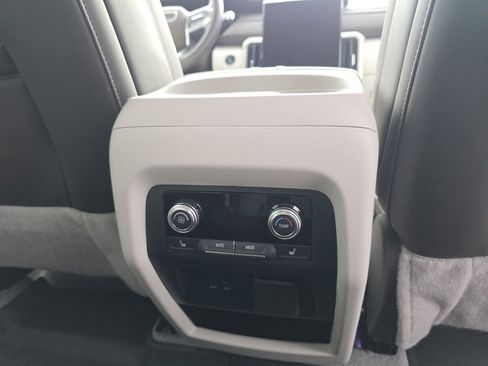 Used 2024 GMC Acadia Denali w/ Super Cruise Package image 32