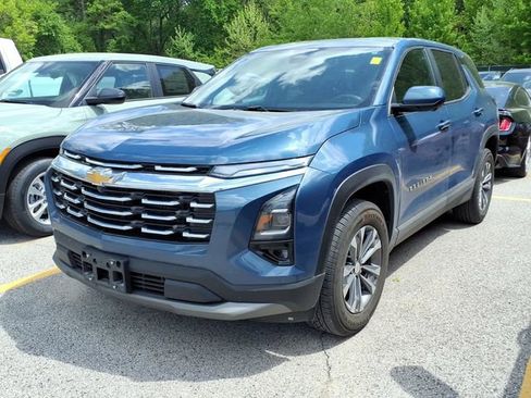 Used 2025 Chevrolet Equinox LT w/ Safety and Technology Package FWD image 1