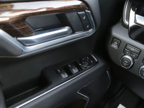 New 2026 GMC Sierra 1500 Elevation w/ LPO, Elevation Black Package image 11