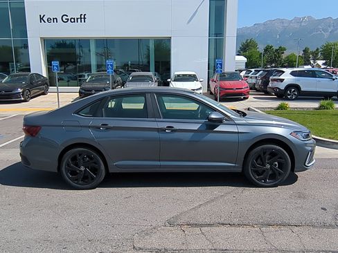 New 2025 Volkswagen Jetta SE image 2