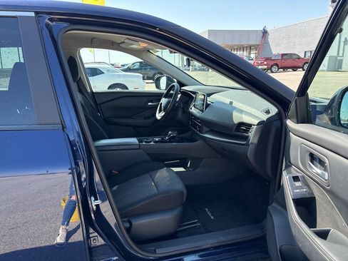 Used 2025 Nissan Rogue SV image 19