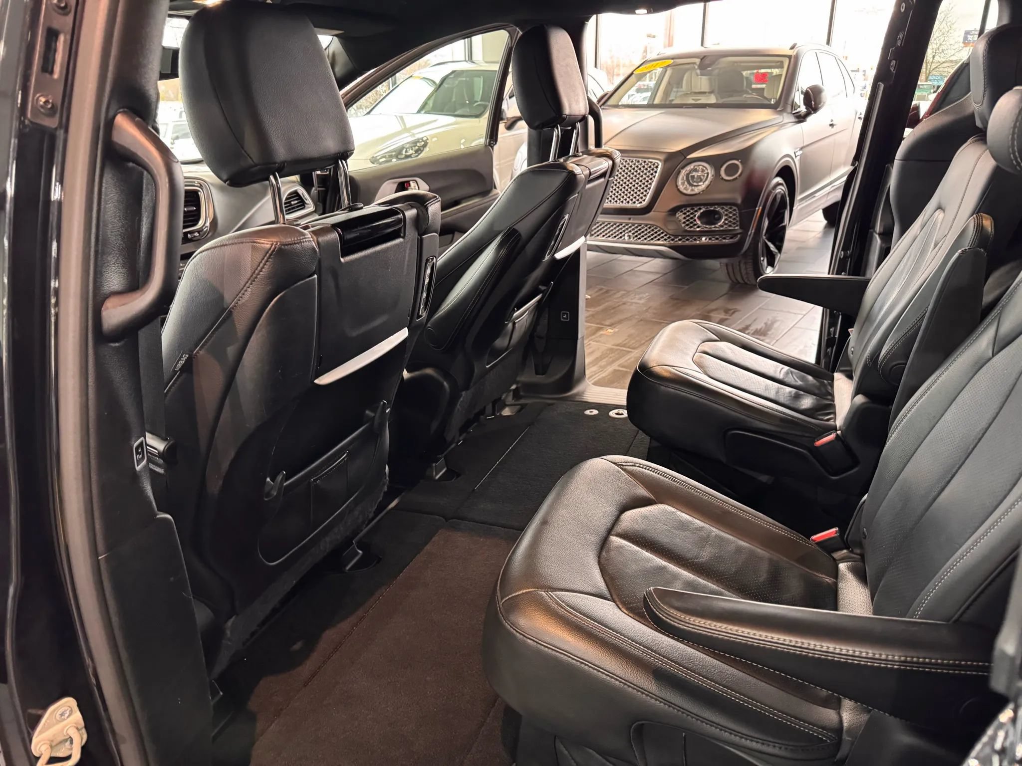 Used 2019 Chrysler Pacifica Touring-L Plus w/ Advanced Safetytec Group FWD image 19