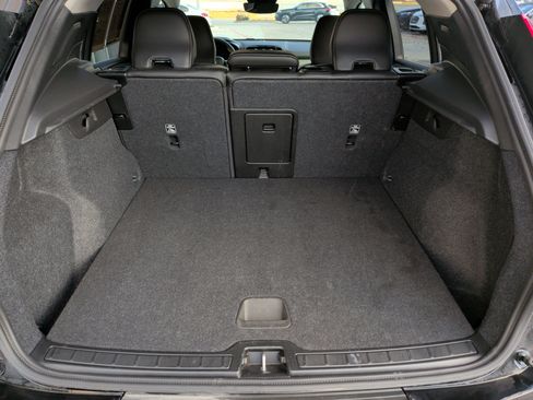 Used 2025 Volvo XC40 B5 Core image 34