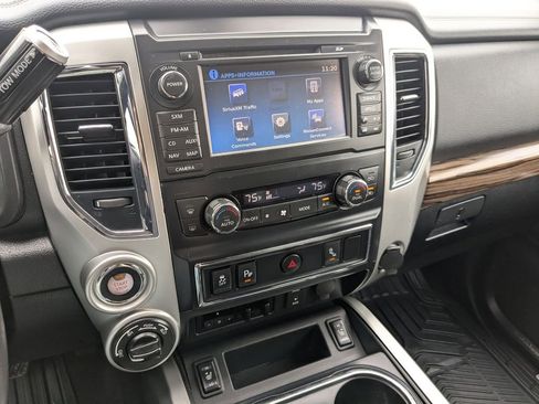 Used 2018 Nissan Titan SL w/ Chrome Package AWD/4WD image 11