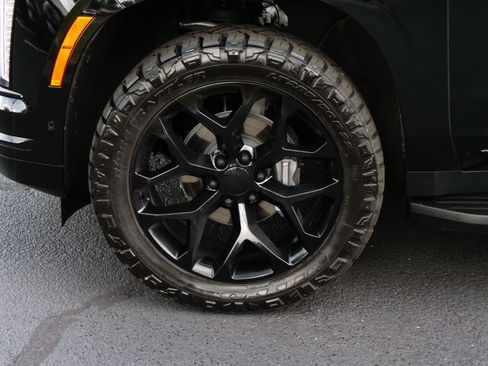 Used 2025 Cadillac Escalade ESV Sport AWD/4WD image 6