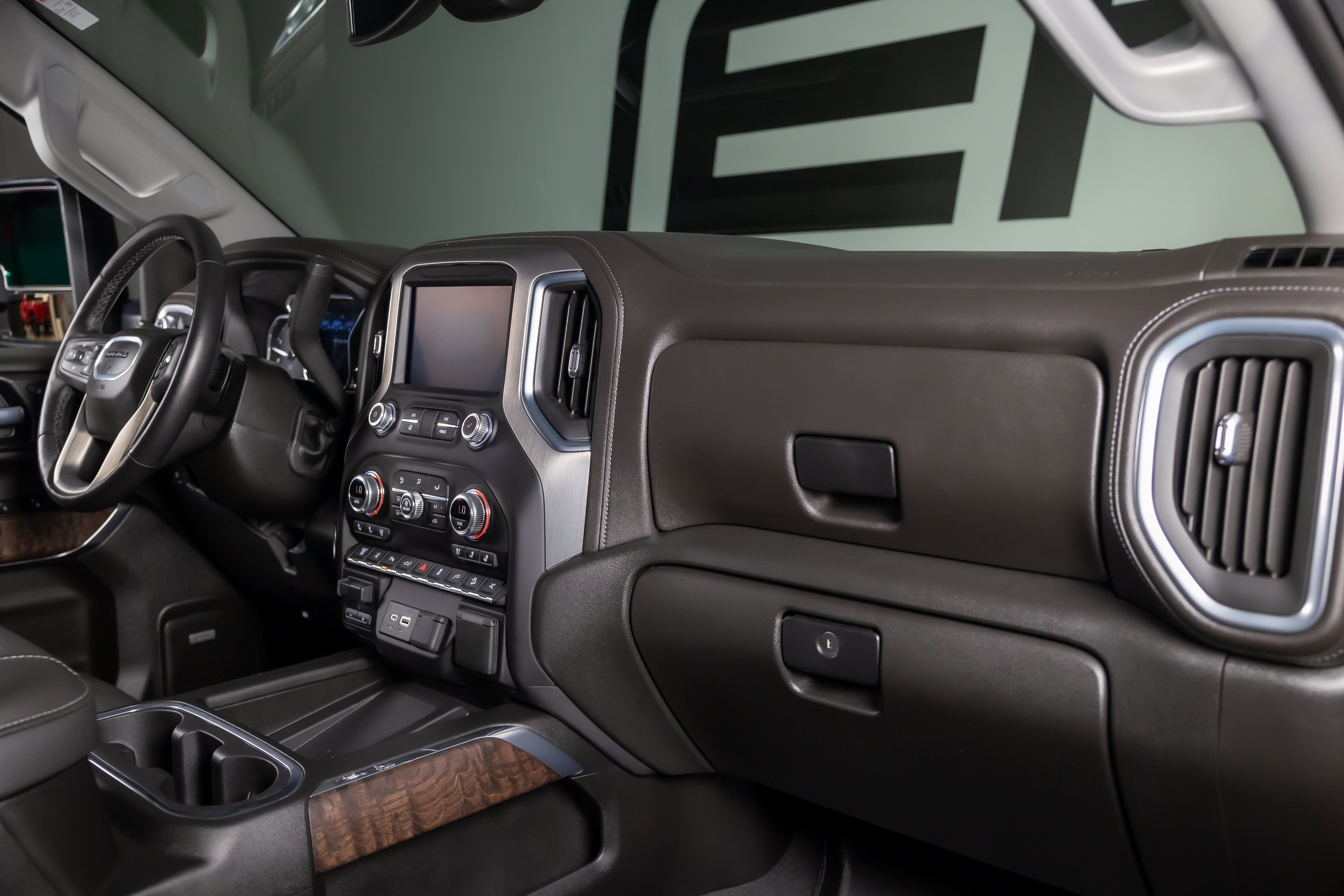 Used 2022 GMC Sierra 2500 Denali AWD/4WD image 30