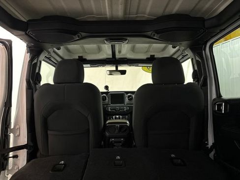 Used 2019 Jeep Wrangler Unlimited Sahara w/ Uconnect 4C Nav & Sound Group AWD/4WD image 22