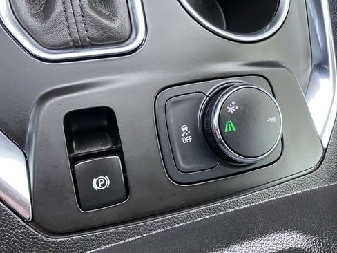 Used 2020 Chevrolet Traverse LT image 18