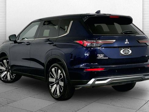 Used 2025 Mitsubishi Outlander SE image 11