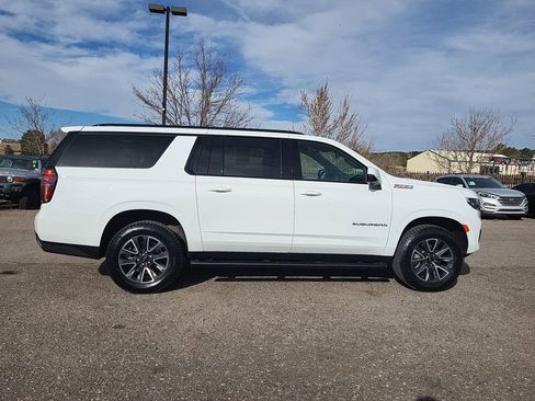 Used 2023 Chevrolet Suburban Z71 w/ Luxury Package image 3