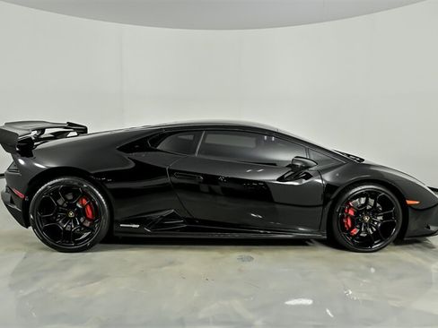 Used 2021 Lamborghini Huracan EVO RWD image 10