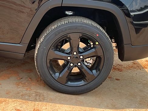 New 2025 Jeep Grand Cherokee 4WD image 12