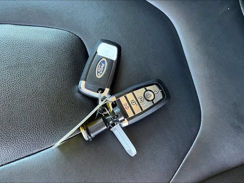 Used 2022 Ford Edge Titanium AWD/4WD image 32