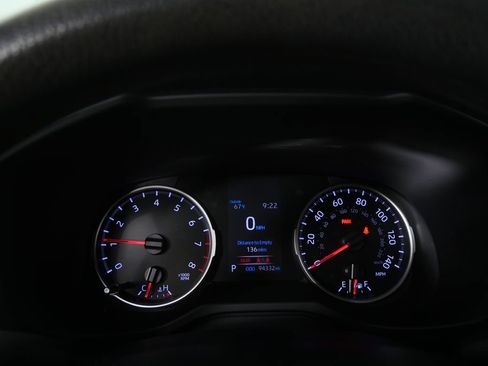 Used 2019 Toyota RAV4 LE FWD image 13