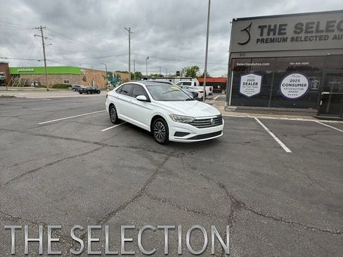 Used 2019 Volkswagen Jetta SE FWD image 1