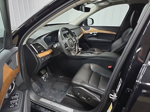 Used 2022 Volvo XC90 T6 Momentum w/ Advanced Package image 29