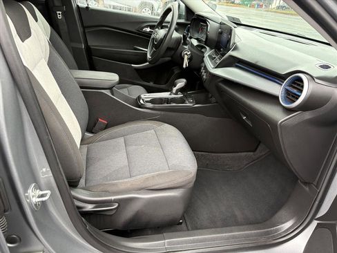 Used 2024 Chevrolet Trax LS w/ LS Convenience Package image 15