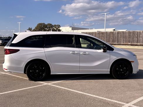 Certified 2024 Honda Odyssey Sport image 7