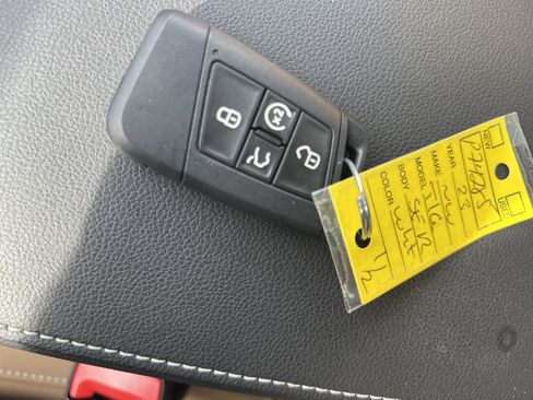 Certified 2023 Volkswagen Tiguan SE R-Line image 33